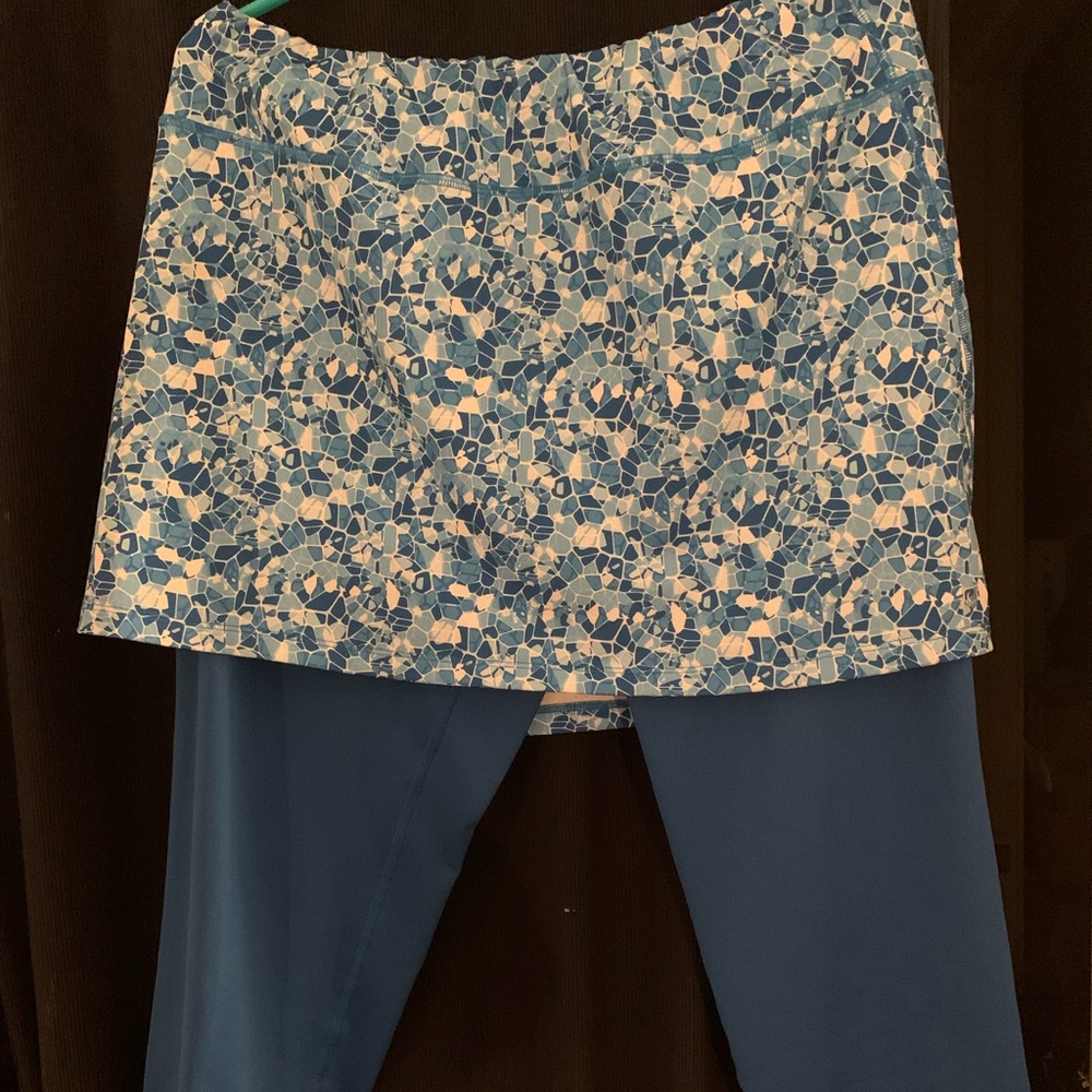 Blue Mosaic Patterned Women's Skirt Sports Lotta Breeze Capri “Shatter” print